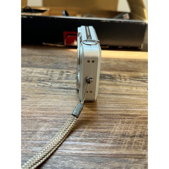 CASIO EXILIM EX-2750 7.2 Mega Pixels 3X Zoom With Charger USB Cradle - Picture 4 of 16